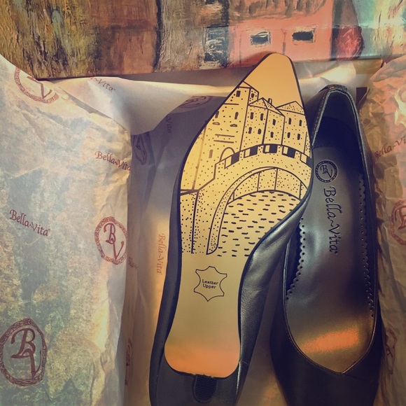 Shoes - Picture 1 of 4